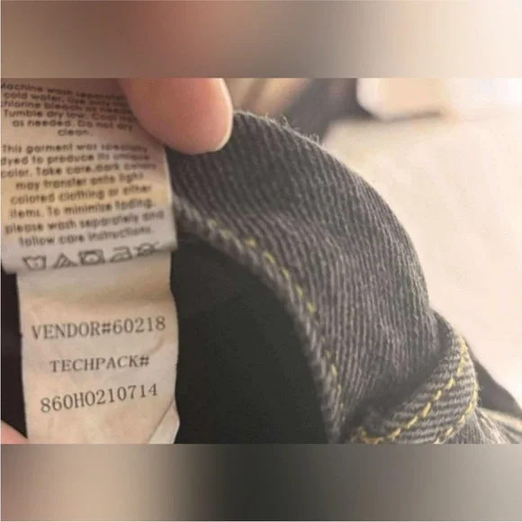 PACSUN High Rise Straight Leg
Cropped Raw Hem Butterfly
Black Jeans Size 27 - Picture 10 of 15